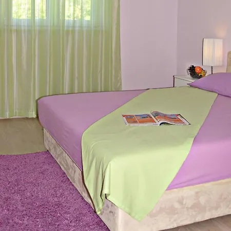 Holiday Peric بيت للعطل Čilipi